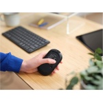 Trust Lyra Pack Teclado y Ratón Inalámbrico Bluetooth, QWERTY Español, 84% Plástico Reciclado, Combo Recargable Compacto para Windows, Mac, PC, Portátil, Tablet, iPad, Android, iOS, Negro - Imagen 9
